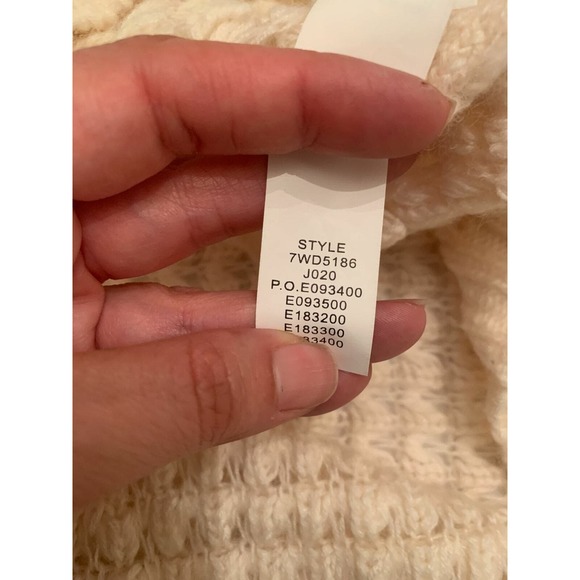 Lucky Brand cream long sleeves sweater size medium - Picture 4 of 9